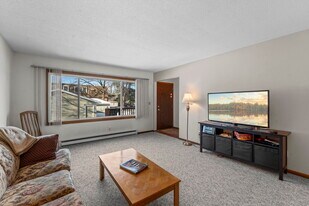 4214 Xenia Ave N in Robbinsdale, MN - Building Photo