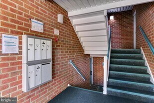 11823 Breton Ct in Reston, VA - Building Photo