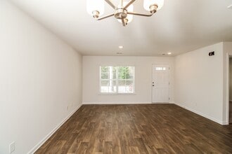 1210 Gardner St in Camden, SC - Foto de edificio - Building Photo