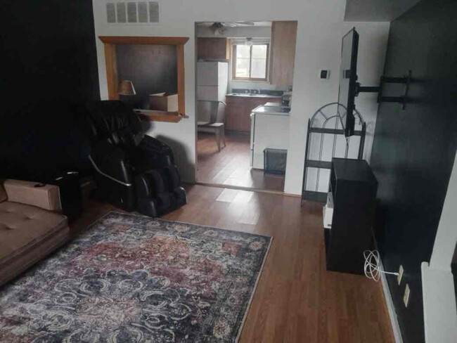 1570 Lee Terrace Dr in Wickliffe, OH - Building Photo - Building Photo