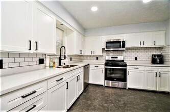 2404 Oaks Dr in Pasadena, TX - Building Photo - Building Photo