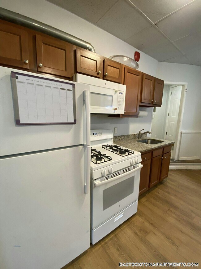 10 Marion St, Unit R in Boston, MA - Foto de edificio - Building Photo