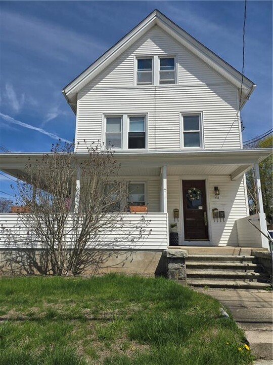 58 School St in Westerly, RI - Building Photo
