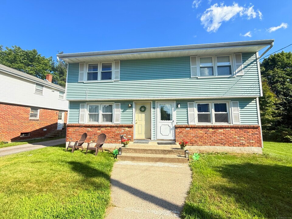 36 Landin St in Woodbridge, CT - Building Photo