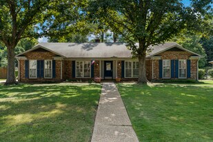 5827 Winvelly Dr in Columbus, GA - Building Photo