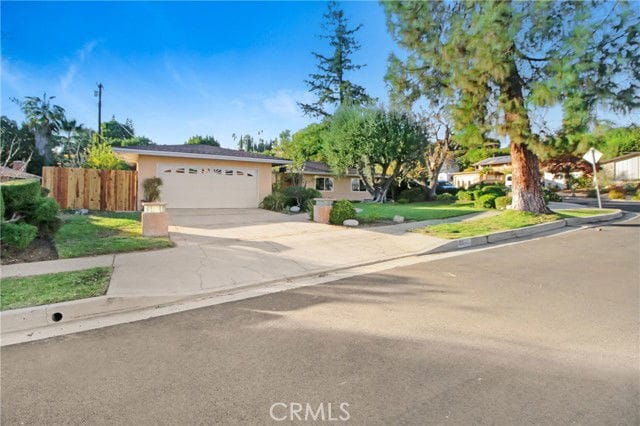 8631 Santa Susana Pl in Los Angeles, CA - Building Photo - Building Photo