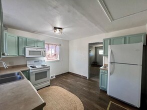 240 St Andrew St in Rapid City, SD - Foto de edificio - Building Photo