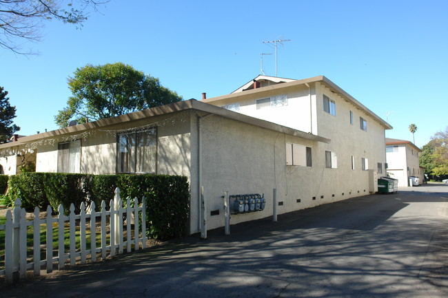 1341 Lexington Dr in San Jose, CA - Foto de edificio - Building Photo