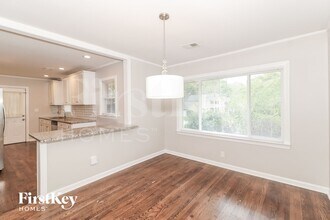 2802 Glenvalley Dr in Decatur, GA - Foto de edificio - Building Photo