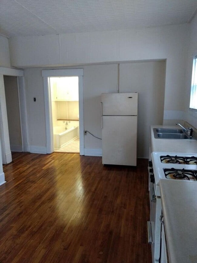 704 E California Ave