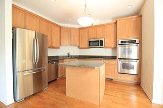 365 Bradbury Ln in Bartlett, IL - Building Photo - Building Photo