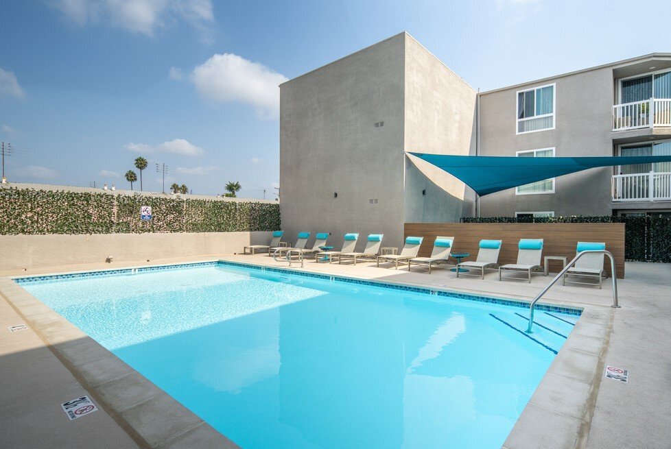 Clarington Apartments in Los Angeles, CA - Building Photo