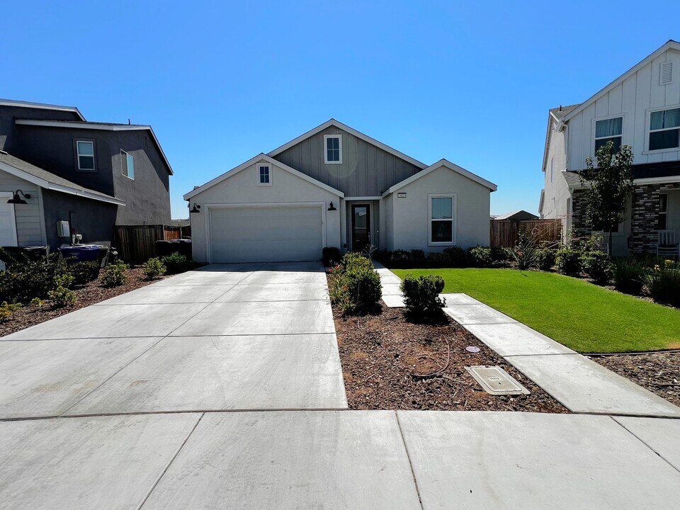 3426 Brk Grv Ln in Bakersfield, CA - Building Photo