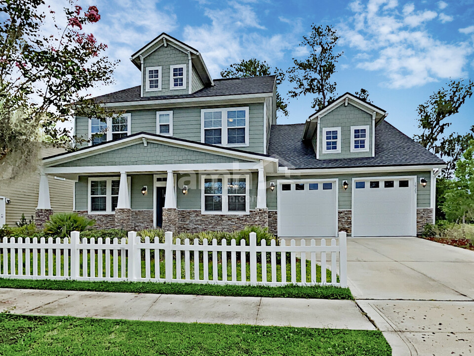 1925 Moorings Cir in Middleburg, FL - Building Photo