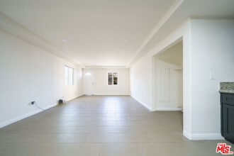 10952 1/2 Wilmington Ave in Los Angeles, CA - Building Photo - Building Photo