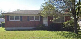 6006 Bay Pine Dr in Louisville, KY - Building Photo