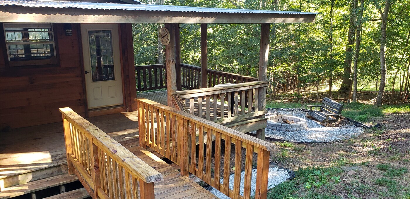 1136 Pink Mountain Blvd in Cleveland, GA - Building Photo