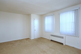 Westland Gardens Apartments & Townhouses in Baltimore, MD - Foto de edificio - Interior Photo