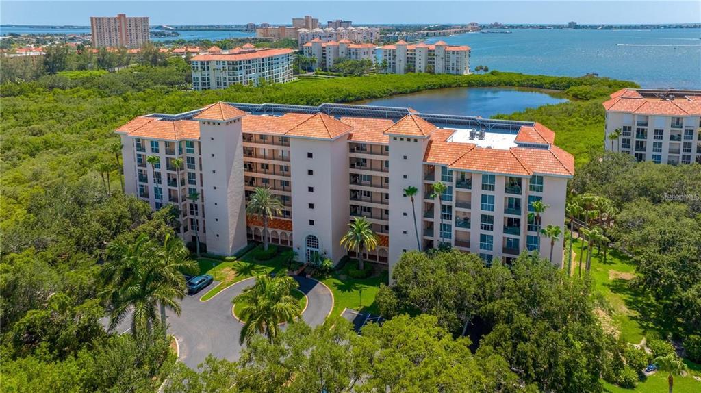 4750 Dolphin Cay Ln S in St. Petersburg, FL - Building Photo