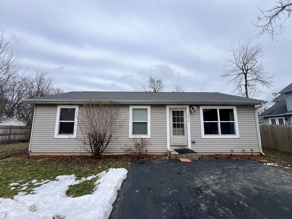 2610 S Elmkirk Park in McHenry, IL - Building Photo