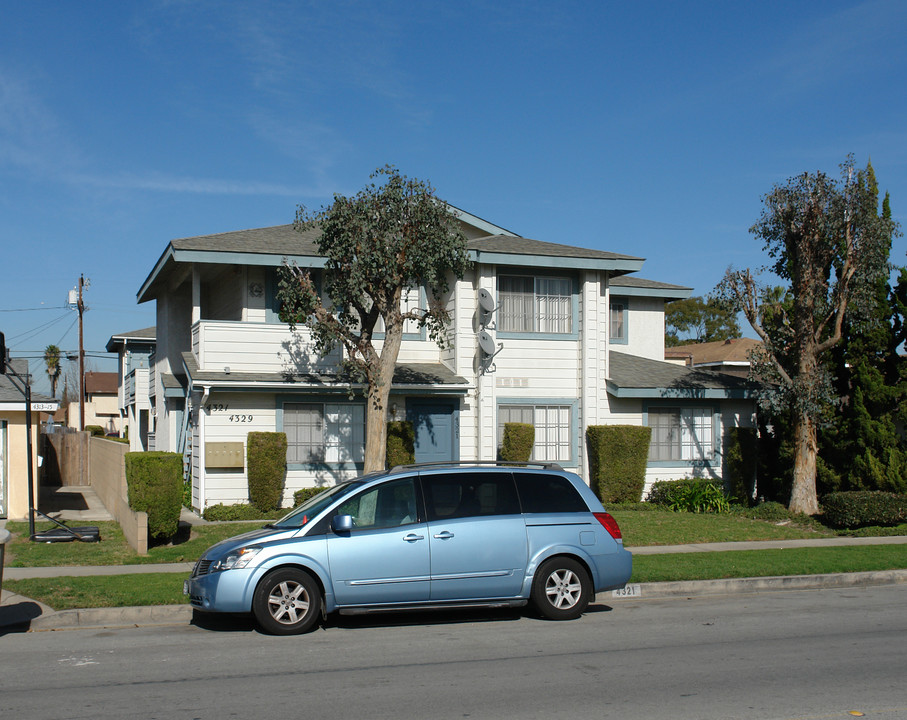 4321 Farquhar Ave in Los Alamitos, CA - Building Photo