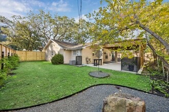 2619 Eastgrove Ln in Houston, TX - Building Photo - Building Photo