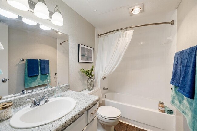 8701 Town Park Dr-Unit -30-2225 in Houston, TX - Building Photo - Building Photo