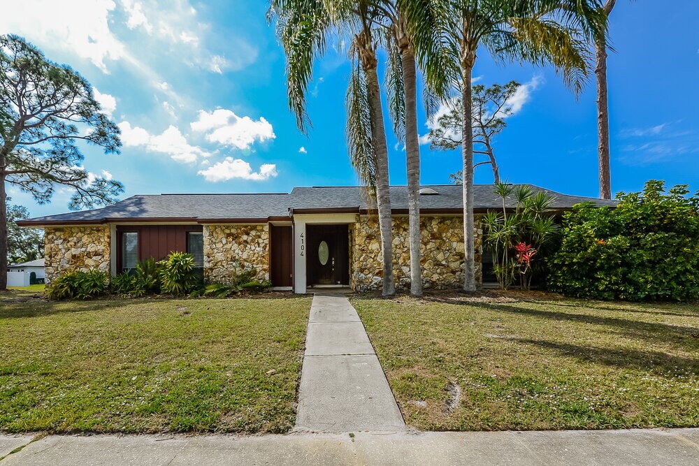 4104 Bent Tree Blvd in Sarasota, FL - Building Photo