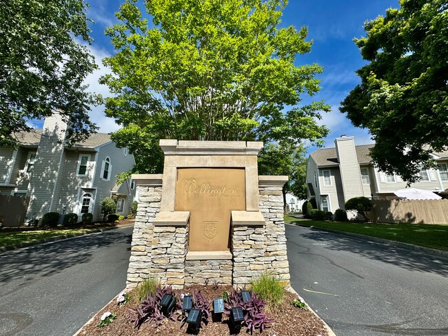 1660 Cottenham Ln in Virginia Beach, VA - Foto de edificio - Building Photo