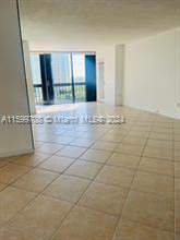 2333 Brickell Ave, Unit 1212 in Miami, FL - Foto de edificio - Building Photo