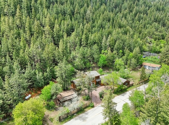 8493 Lefthand Canyon Dr in Jamestown, CO - Building Photo - Building Photo