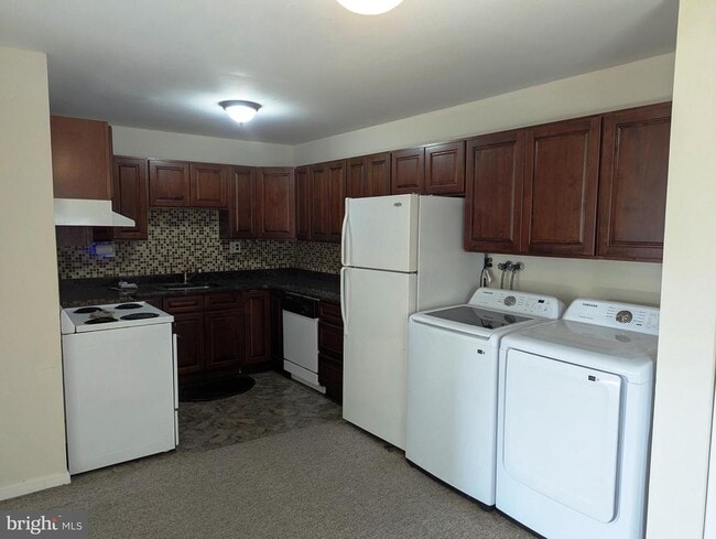 2886 Limekiln Pike in Glenside, PA - Foto de edificio - Building Photo