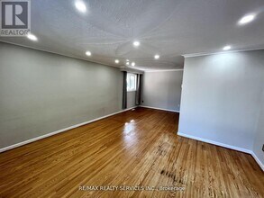 91 Ambleside Dr in Brampton, ON - Building Photo - Building Photo