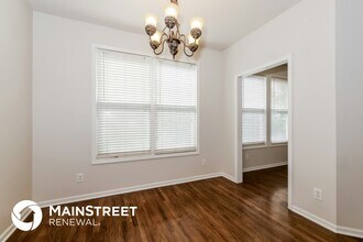 1411 Russell Road in Pleasant Hill, MO - Foto de edificio - Building Photo