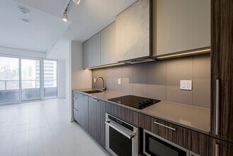 19-1819 Western Battery Rd in Toronto, ON - Building Photo - Building Photo