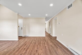 15B Andover Ct in Red Bank, NJ - Building Photo - Building Photo