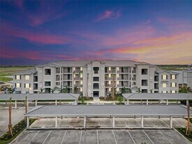 19140 Scallop Lp, Unit 105 in Bradenton, FL - Building Photo