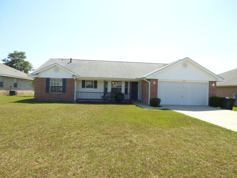 4839 Jaimee Leigh Dr in Milton, FL - Building Photo