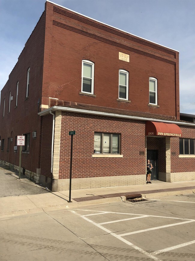 258 Broadway St-Unit -1 in Springville, IA - Building Photo - Building Photo
