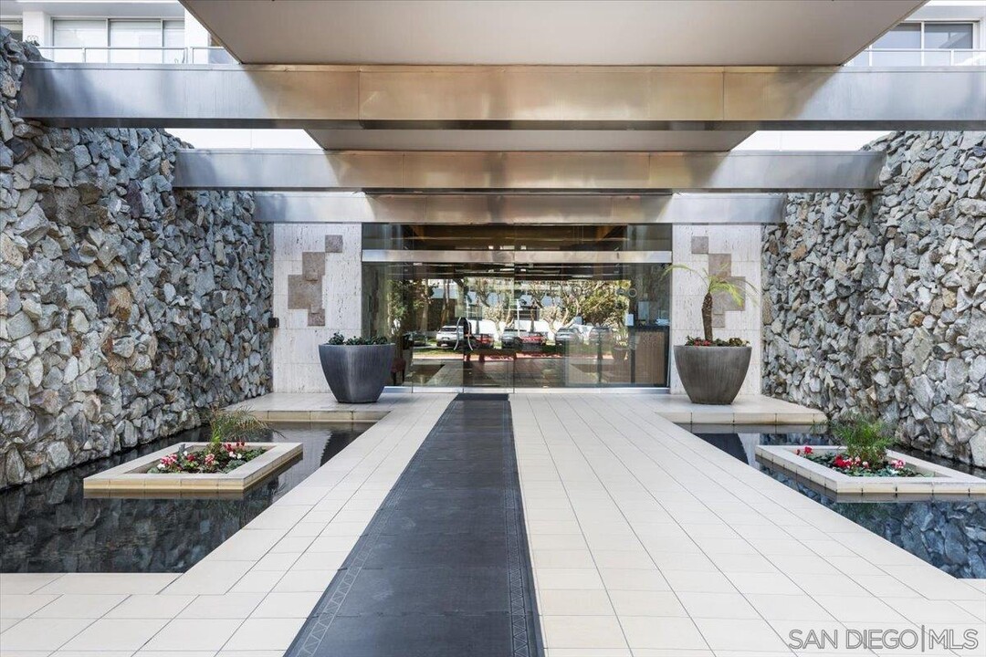 1830 Avenida Del Mundo in Coronado, CA - Building Photo