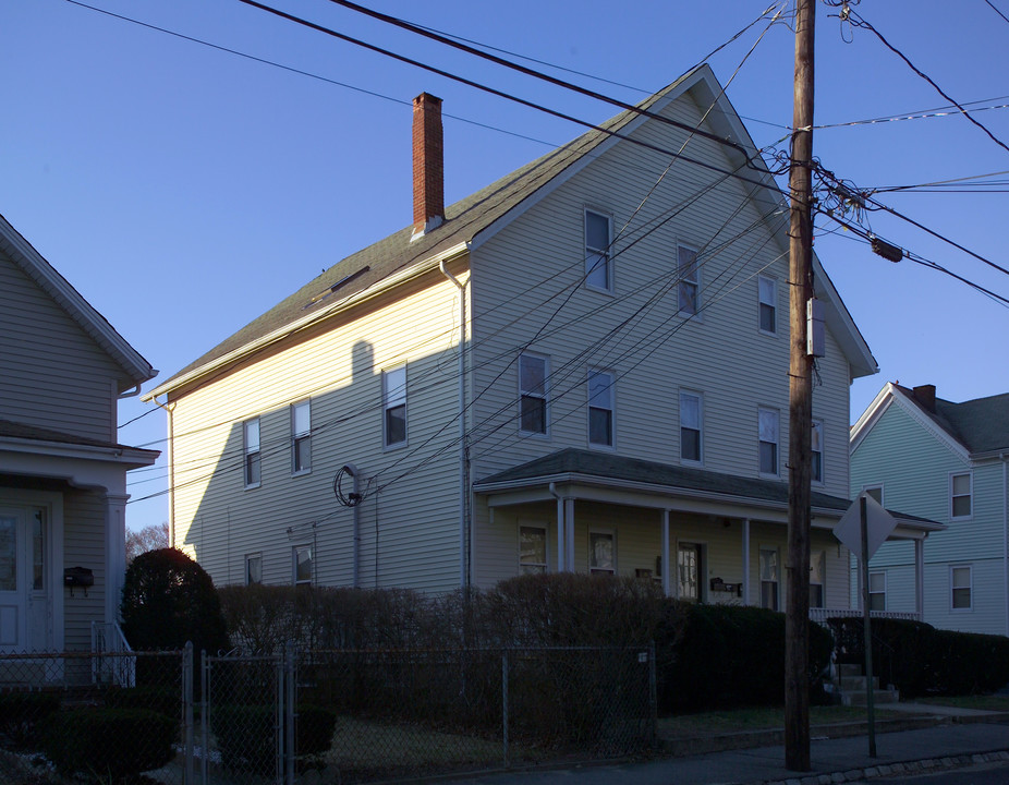 42 Myrtle St in Taunton, MA - Building Photo