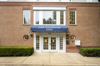 The Pavillion in Falls Church, VA - Foto de edificio - Building Photo