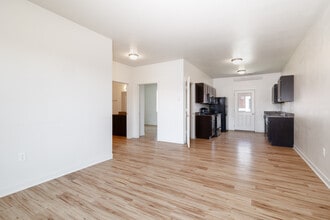 Southwest Patio Home Apartments in Chubbuck, ID - Building Photo - Building Photo