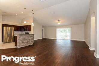 925 Clearcreek Dr in Tampa, FL - Building Photo - Building Photo