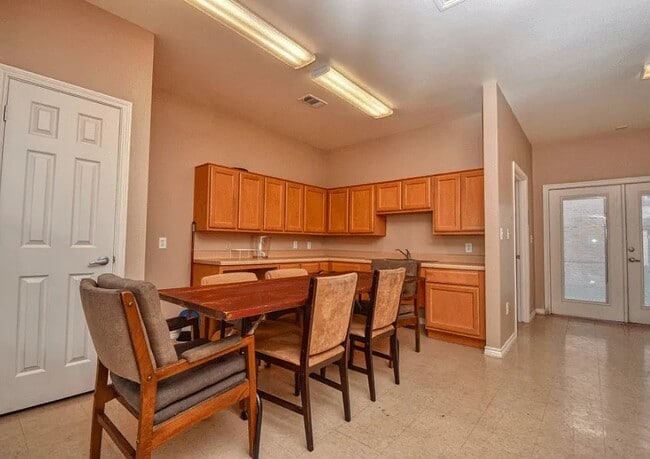 1906 S College Ave in Decatur, TX - Building Photo - Building Photo