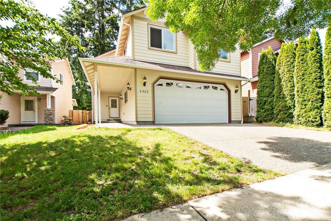 4303 17th Way NE in Olympia, WA - Foto de edificio