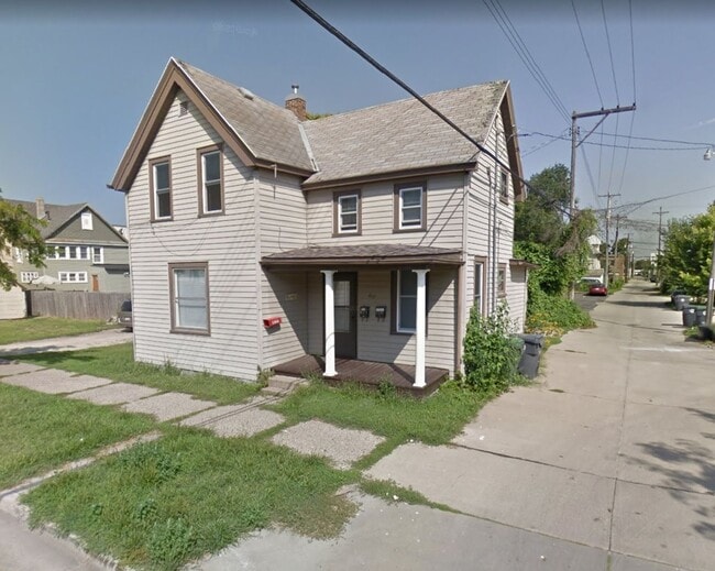 property at 413 Winnebago St