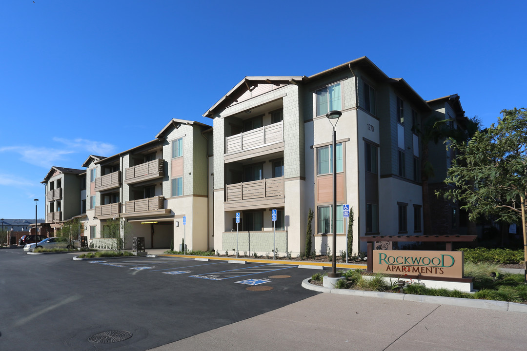 Rockwood Apartments in Anaheim, CA - Foto de edificio