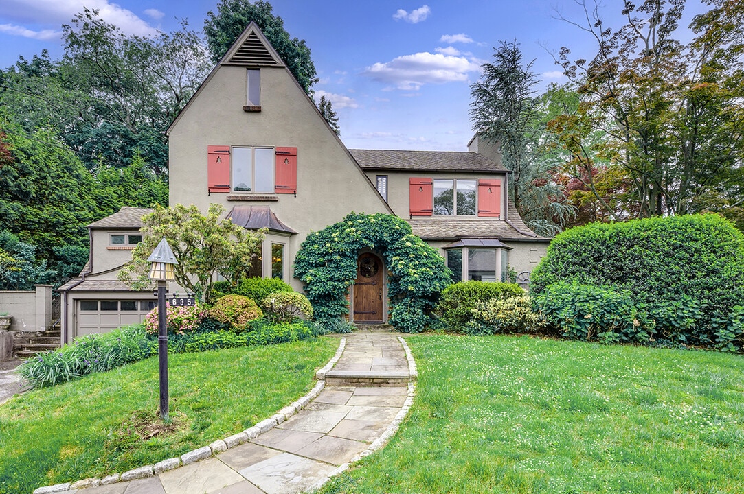 635 Oakhurst Rd in Mamaroneck, NY - Building Photo