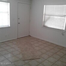 5839 Sonora Dr W in Jacksonville, FL - Building Photo - Building Photo